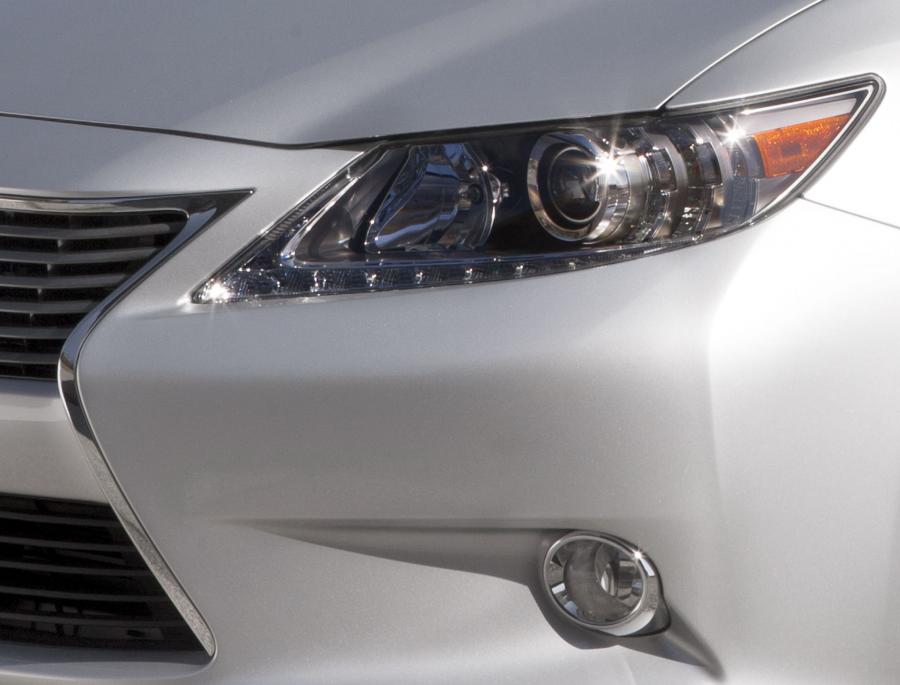  Lexus ES300h 2012 года  (фото 17 из 44)